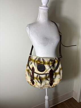 Duluth Pack Wool Blanket Messenger Bag in Cream